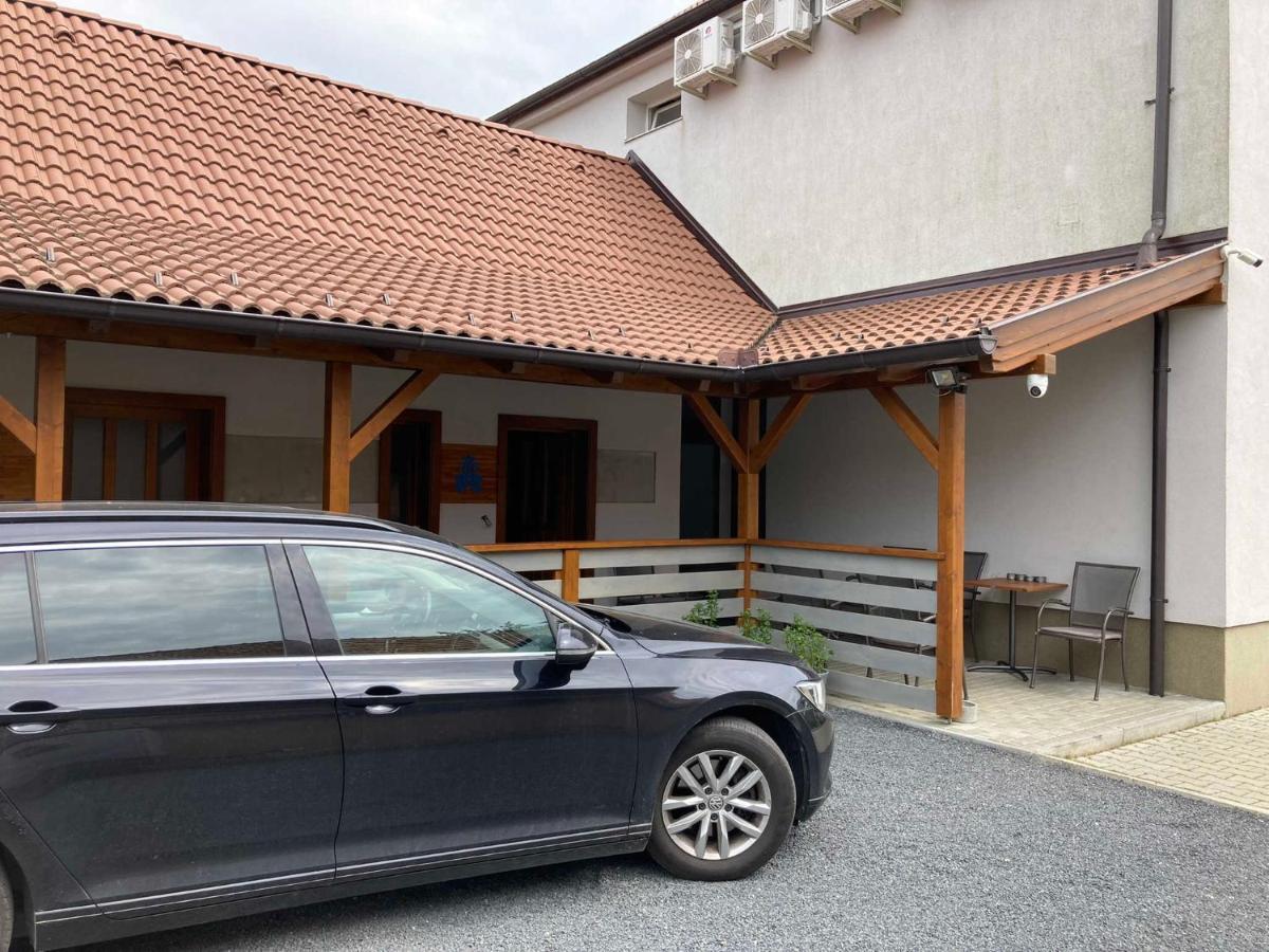 ホテル Toronyi Vendeghaz エクステリア 写真