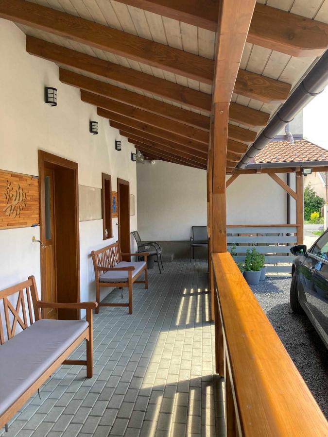 ホテル Toronyi Vendeghaz エクステリア 写真